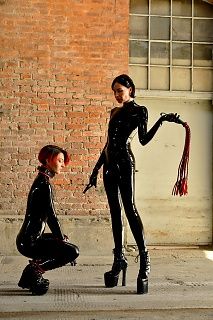 Gear from rubberfashion.de